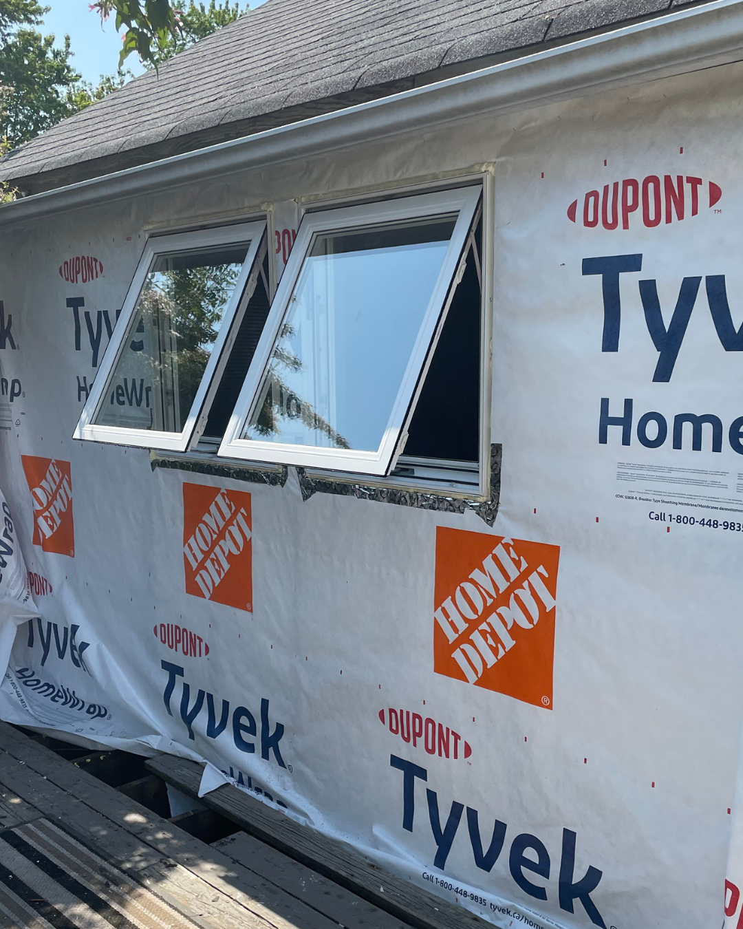 Awning windows Toronto — stylish and durable vinyl designs providing ventilation, light, and energy efficiency for modern homes.