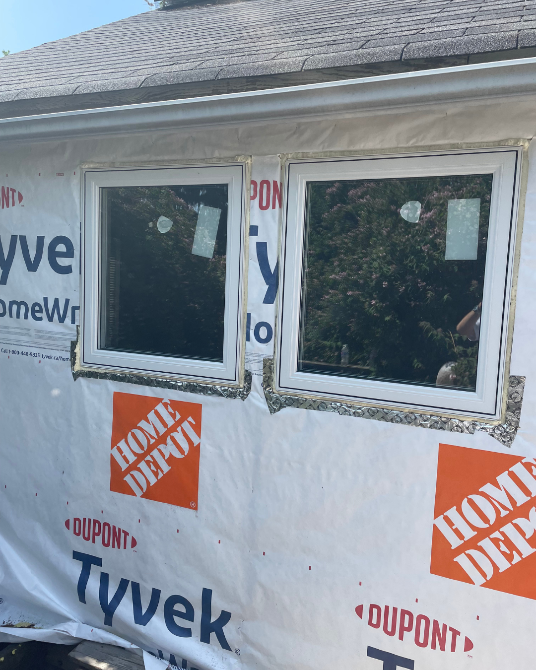 Awning windows Toronto — stylish and durable vinyl designs providing ventilation, light, and energy efficiency for modern homes.