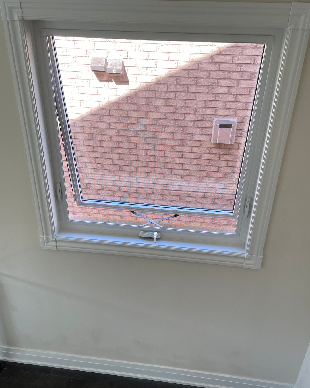 Awning windows Toronto — stylish and durable vinyl designs providing ventilation, light, and energy efficiency for modern homes.